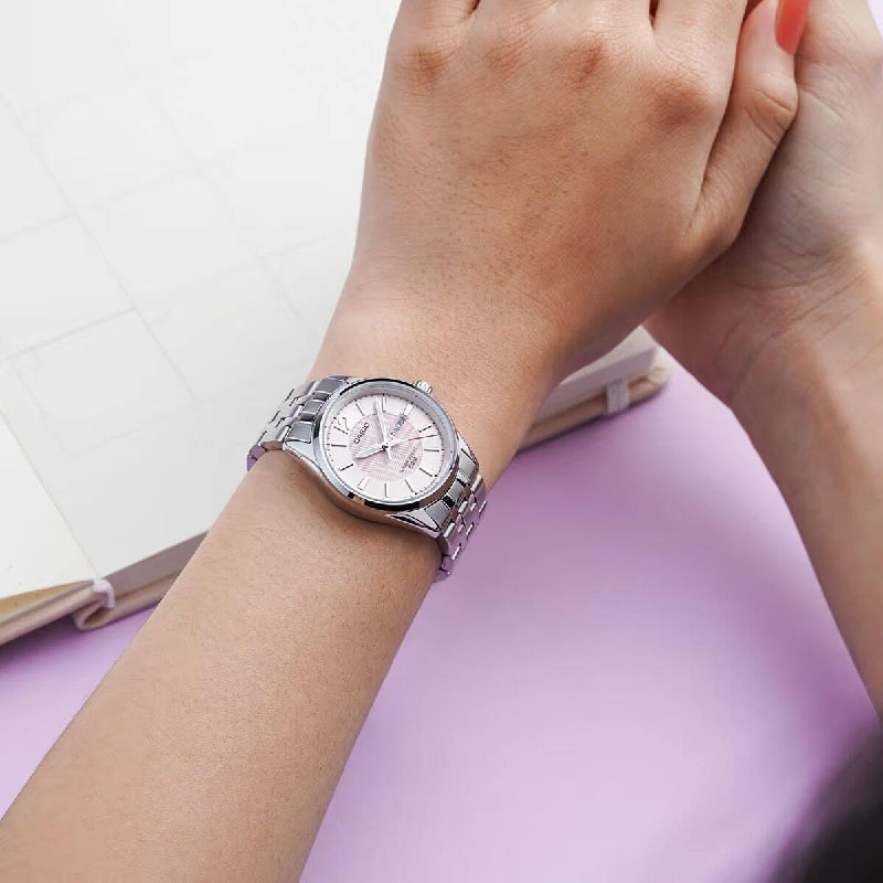 ساعت کاسیو Casio General زنانه مدل LTP-1335D-5AVDF